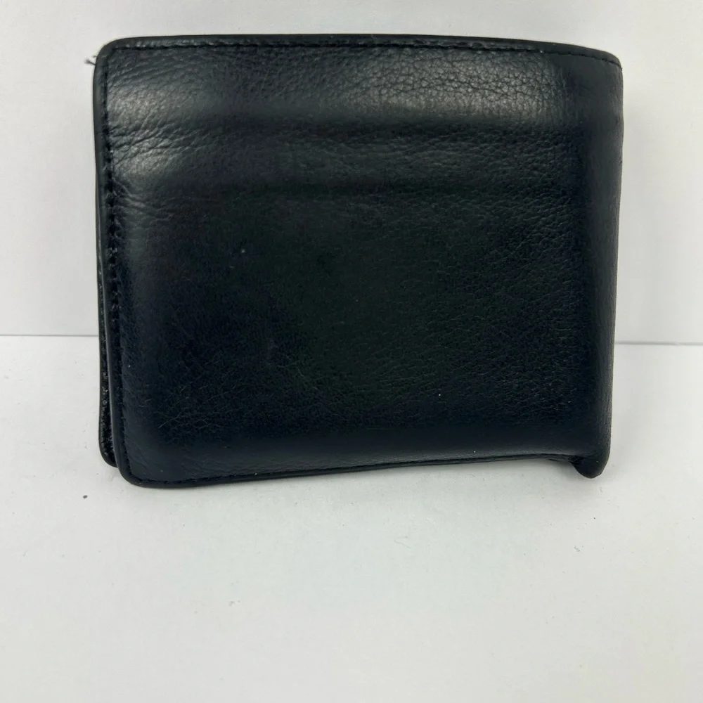 Fossil Black Leather Card Holder Bifold Wallet Men’s Silver Metal Logo